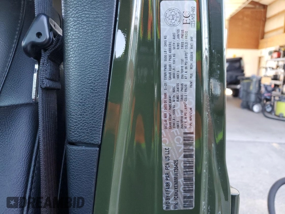 2021 Jeep Wrangler Unlimited Sahara Altitude z VIN 1C4HJXEN8MW736426, wystawiony jako Copart lot #50145245 z przebiegiem 30 938 mil mil oraz Szkoda całkowita • Salvage title. Historia ofert i sprzedaży dostępna na DreamBid. Obrazek 14.