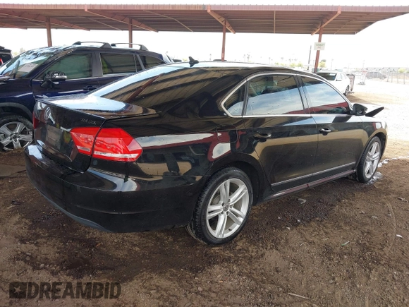 2015 Volkswagen Passat SEL Premium z VIN 1VWCV7A39FC088048, wystawiony jako IAAI lot #41896215 z przebiegiem 94 635 mil mil oraz . Historia ofert i sprzedaży dostępna na DreamBid. Obrazek 4.