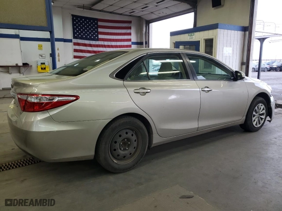 2016 Toyota Camry XLE with VIN 4T4BF1FKXGR584336, listed as a Copart auction lot 48953995 with 82,731 mi miles and Salvage Title. Bid and sale history available at carsss.com. Image 3.