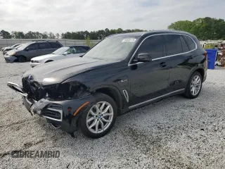 2023 BMW X5 xDrive45e z VIN 5UXTA6C07P9P85274, wystawiony jako Copart lot #54858175 z przebiegiem 43 451 mil mil oraz Szkoda całkowita • Salvage title. Historia ofert i sprzedaży dostępna na DreamBid. Obrazek 1.