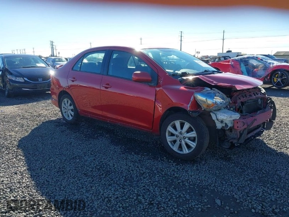 2009 Toyota Yaris z VIN JTDBT903391315199, wystawiony jako IAAI lot #41557557 z przebiegiem 188 971 mil mil oraz . Historia ofert i sprzedaży dostępna na DreamBid. Obrazek 1.