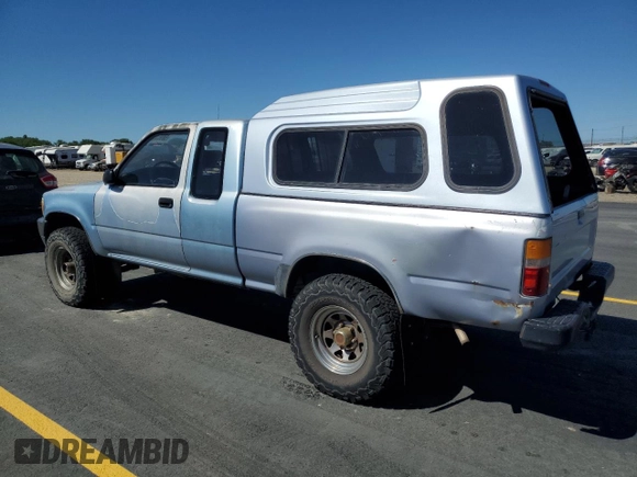 1991 Toyota Pickup z VIN JT4RN13PXM6031833, wystawiony jako Copart lot #58953095 z przebiegiem 252 237 mil mil oraz Czysty tytuł • Clean title. Historia ofert i sprzedaży dostępna na DreamBid. Obrazek 2.