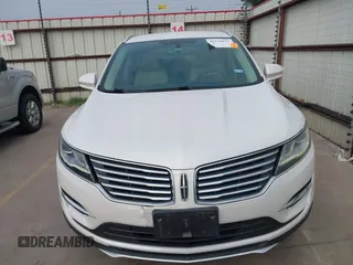 2017 Lincoln MKC Premiere z VIN 5LMCJ1C99HUL69530, wystawiony jako IAAI lot #42278151 z przebiegiem 45 809 mil mil oraz . Historia ofert i sprzedaży dostępna na DreamBid. Obrazek 12.