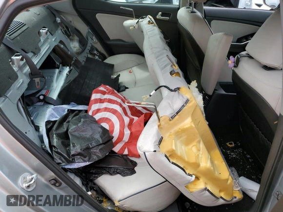 2014 Kia Optima EX z VIN KNAGN4AD1E5076018, wystawiony jako Copart lot #63213845 z przebiegiem 102 395 mil mil oraz Szkoda całkowita • Salvage title. Historia ofert i sprzedaży dostępna na DreamBid. Obrazek 10.