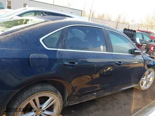 2015 Volkswagen Passat 2.0L TDI SE w/Sunroof with VIN 1VWBV7A34FC021031, listed as a IAAI auction lot 41601548 with 173,402 mi miles. Bid and sale history available at carsss.com. Image 13.
