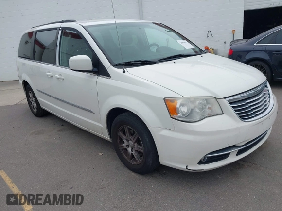 2013 Chrysler Town & Country Touring with VIN 2C4RC1BG4DR648838, listed as a IAAI auction lot 42004977 with 218,814 mi miles. Bid and sale history available at carsss.com. Image 1.