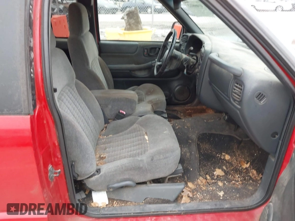 2002 Chevrolet S-10 LS with VIN 1GCDT19W928196725, listed as a IAAI auction lot 41460012 with 191,621 mi miles. Bid and sale history available at carsss.com. Image 5.
