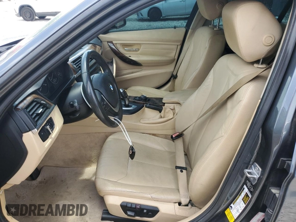 2014 BMW 3 Series 328i z VIN WBA3A5C50EP601354, wystawiony jako Copart lot #60981185 z przebiegiem 106 361 mil mil oraz Czysty tytuł • Clean title. Historia ofert i sprzedaży dostępna na DreamBid. Obrazek 7.