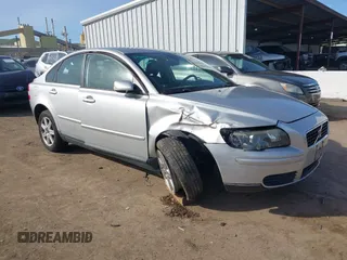 2006 Volvo S40 2.4L with VIN YV1MS390062206586, listed as a IAAI auction lot 41637405 with 90,789 mi miles. Bid and sale history available at carsss.com. Image 1.
