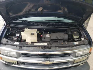 2001 Chevrolet Express Cargo YF7 Upfitter z VIN 1GBFG15R211243862, wystawiony jako Copart lot #57950355 z przebiegiem 133 273 mil mil oraz Szkody całkowita. Historia ofert i sprzedaży dostępna na DreamBid. Obrazek 12.