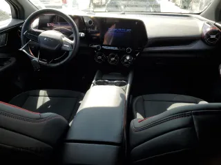 2024 Chevrolet Blazer EV eAWD RS z VIN 3GNKDCRJ3RS255118, wystawiony jako Copart lot #49162575 z przebiegiem 3132 mil mil oraz Szkody całkowita. Historia ofert i sprzedaży dostępna na DreamBid. Obrazek 8.