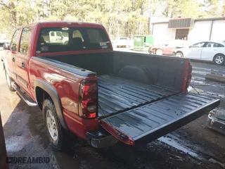 2006 Chevrolet Silverado 1500 LT1 with VIN 2GCEK13TX61173467, listed as a IAAI auction lot 41845953 with 201,552 mi miles. Bid and sale history available at carsss.com. Image 3.