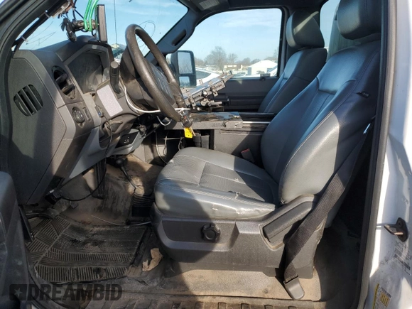 2014 Ford F-250 XL z VIN 1FTBF2B67EEA69234, wystawiony jako Copart lot #44285305 z przebiegiem 272 993 mil mil oraz Czysty tytuł • Clean title. Historia ofert i sprzedaży dostępna na DreamBid. Obrazek 7.