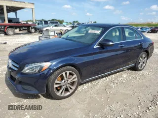 2017 Mercedes-Benz C 300 z VIN 55SWF4KBXHU220949, wystawiony jako Copart lot #56018725 z przebiegiem 117 826 mil mil oraz Czysty tytuł • Clean title. Historia ofert i sprzedaży dostępna na DreamBid. Obrazek 1.