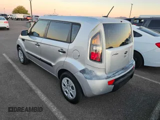 2011 Kia Soul with VIN KNDJT2A19B7714170, listed as a Copart auction lot 89341315 with 121,298 mi miles and Clean Title. Bid and sale history available at carsss.com. Image 3.
