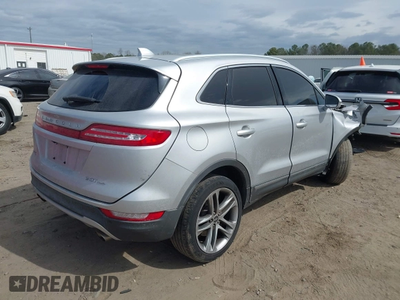 2017 Lincoln MKC Reserve with VIN 5LMCJ3D98HUL54981, listed as a IAAI auction lot 41721206 with 82,318 mi miles. Bid and sale history available at carsss.com. Image 4.