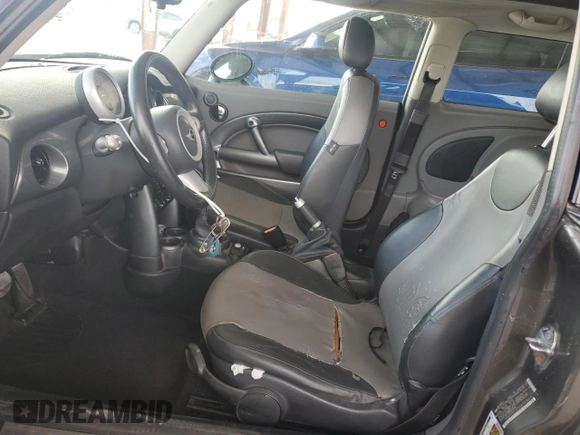 2006 MINI Hardtop with VIN WMWRC33526TK15620, listed as a Copart auction lot 54130715 with 116,981 mi miles and Salvage title. Bid and sale history available at DreamBid. Image 7.