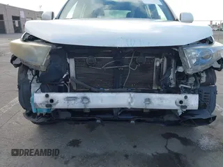 2011 Toyota Highlander Limited with VIN JTEDC3EHXB2002186, listed as a IAAI auction lot 41645915 with 367,650 mi miles and . Bid and sale history available at DreamBid. Image 6.