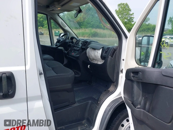 2018 Ram ProMaster Cargo z VIN 3C6TRVDG0JE144400, wystawiony jako IAAI lot #42287423 z przebiegiem 124 891 mil mil oraz . Historia ofert i sprzedaży dostępna na DreamBid. Obrazek 5.