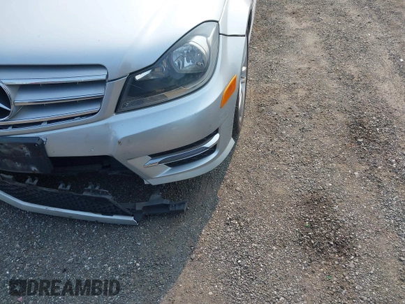 2013 Mercedes-Benz C 300 Sport с VIN WDDGF8AB5DR283434, выставлен на аукционе IAAI как лот 42375781 с пробегом 87 364 миль миль и . История ставок и продаж доступна на DreamBid. Изображение 14.