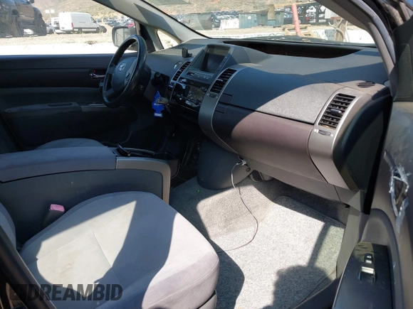 2004 Toyota Prius with VIN JTDKB20UX40031909, listed as a IAAI auction lot 42215526 with 299,999 mi miles and . Bid and sale history available at DreamBid. Image 5.
