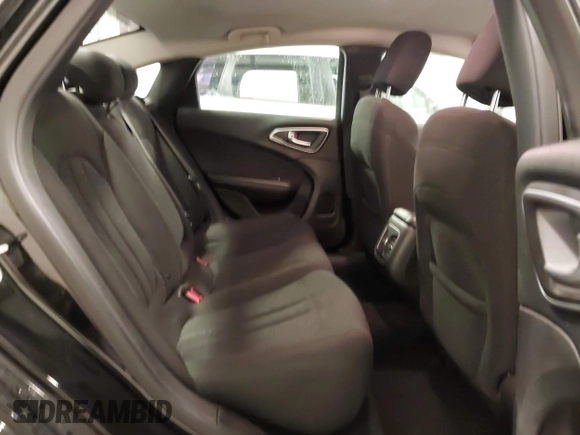 2015 Chrysler 200 Limited с VIN 1C3CCCAB1FN533366, выставлен на аукционе IAAI как лот 41921928 с пробегом 106 904 миль миль и . История ставок и продаж доступна на DreamBid. Изображение 8.