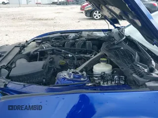 2016 Ford Mustang V6 z VIN 1FATP8EM8G5251483, wystawiony jako IAAI lot #43299521 z przebiegiem 112 555 mil mil oraz . Historia ofert i sprzedaży dostępna na DreamBid. Obrazek 19.