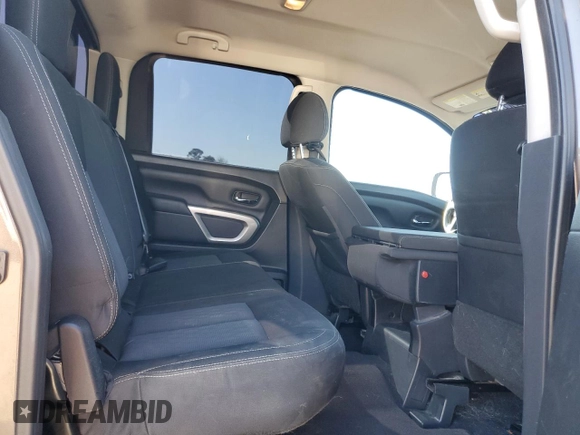 2017 Nissan Titan SV z VIN 1N6AA1EJ0HN538458, wystawiony jako Copart lot #47475775 z przebiegiem 139 224 mil mil oraz Szkoda całkowita • Salvage title. Historia ofert i sprzedaży dostępna na DreamBid. Obrazek 10.