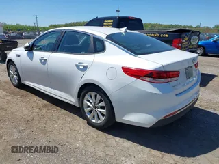 2016 Kia Optima LX with VIN 5XXGT4L31GG008961, listed as a IAAI auction lot 42148050 with 184,465 mi miles. Bid and sale history available at carsss.com. Image 3.