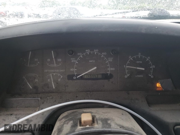 1996 Ford Bronco XL z VIN 1FMEU15N7TLB20204, wystawiony jako Copart lot #58887615 z przebiegiem 214 944 mil mil oraz Czysty tytuł • Clean title. Historia ofert i sprzedaży dostępna na DreamBid. Obrazek 9.