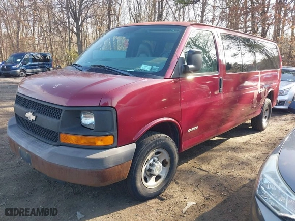 2006 Chevrolet Express Passenger with VIN 1GAHG39U861219905, listed as a IAAI auction lot 41910472 with 199,665 mi miles. Bid and sale history available at carsss.com. Image 2.
