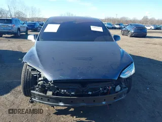 2016 Tesla Model X 70D z VIN 5YJXCAE28GF004461, wystawiony jako IAAI lot #41004214 z przebiegiem 158 962 mil mil oraz . Historia ofert i sprzedaży dostępna na DreamBid. Obrazek 12.