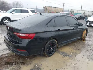 2023 Volkswagen Jetta Sport z VIN 3VWBM7BU2PM028974, wystawiony jako IAAI lot #41547698 z przebiegiem 30 061 mil mil oraz . Historia ofert i sprzedaży dostępna na DreamBid. Obrazek 4.