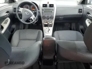 2010 Toyota Corolla z VIN 2T1BU4EE1AC260665, wystawiony jako Copart lot #60441805 z przebiegiem 173 521 mil mil oraz Szkoda całkowita • Salvage title. Historia ofert i sprzedaży dostępna na DreamBid. Obrazek 8.