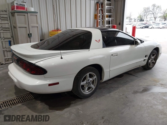 2002 Pontiac Firebird Firebird z VIN 2G2FS22K622160596, wystawiony jako IAAI lot #42068980 z przebiegiem 243 922 mil mil oraz . Historia ofert i sprzedaży dostępna na DreamBid. Obrazek 4.