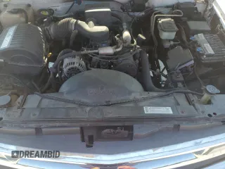 2000 Chevrolet Silverado 3500 z VIN 1GCGC34RXYR187240, wystawiony jako Copart lot #62905734 z przebiegiem 73 244 mil mil oraz Tytuł czysty. Historia ofert i sprzedaży dostępna na DreamBid. Obrazek 11.