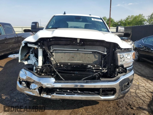 2024 Ram 2500 Big Horn z VIN 3C6UR5DL4RG244839, wystawiony jako Copart lot #61652285 z przebiegiem 36 450 mil mil oraz Czysty tytuł • Clean title. Historia ofert i sprzedaży dostępna na DreamBid. Obrazek 5.