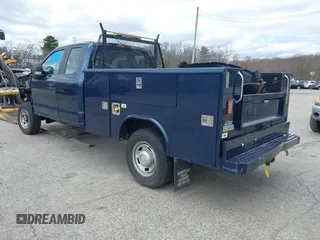 2019 Ford F-250 XL z VIN 1FT7X2B65KEF26699, wystawiony jako IAAI lot #42006356 z przebiegiem 66 991 mil mil oraz . Historia ofert i sprzedaży dostępna na DreamBid. Obrazek 3.