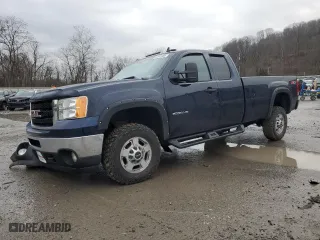 2011 GMC Sierra 2500HD SLE with VIN 1GT220CG3BZ231646, listed as a Copart auction lot 84441944 with 116,083 mi miles and Salvage Title. Bid and sale history available at carsss.com. Image 1.