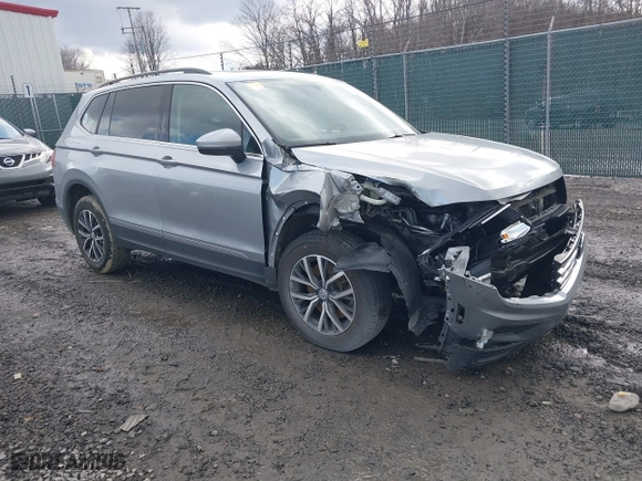 2020 Volkswagen Tiguan SE with VIN 3VV2B7AX2LM042731, listed as a IAAI auction lot 41645891 with 69,661 mi miles. Bid and sale history available at carsss.com. Image 1.