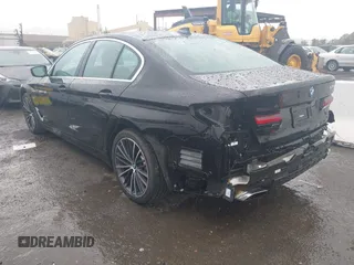 2022 BMW 5 Series 530e с VIN WBA13AG01NCJ72192, выставлен на аукционе IAAI как лот 41809247 с пробегом 27 923 миль миль и . История ставок и продаж доступна на DreamBid. Изображение 3.