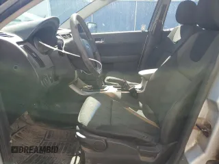 2009 Ford Focus SE z VIN 1FAHP35N29W126266, wystawiony jako Copart lot #56886465 z przebiegiem 420 672 mil mil oraz Czysty tytuł • Clean title. Historia ofert i sprzedaży dostępna na DreamBid. Obrazek 7.