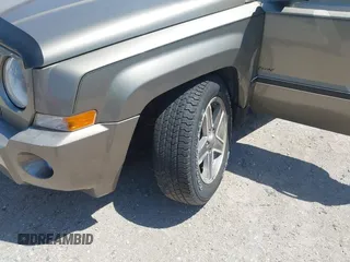 2008 Jeep Patriot Sport with VIN 1J8FT28W18D636073, listed as a IAAI auction lot 42030817 with 103,122 mi miles. Bid and sale history available at carsss.com. Image 6.
