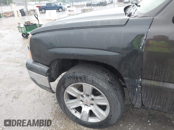 2005 Chevrolet Silverado 1500 Z71 z VIN 1GCEK19B75Z258531, wystawiony jako IAAI lot #42361011 z przebiegiem 167 717 mil mil oraz . Historia ofert i sprzedaży dostępna na DreamBid. Obrazek 6.