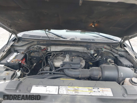 2000 Ford F-150 XL with VIN 1FTZX1725YNC17400, listed as a IAAI auction lot 42031955 with 1 mi miles. Bid and sale history available at carsss.com. Image 10.