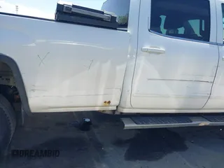 2016 GMC Sierra 2500HD SLE z VIN 1GT12SEG9GF180988, wystawiony jako IAAI lot #42321220 z przebiegiem 195 188 mil mil oraz . Historia ofert i sprzedaży dostępna na DreamBid. Obrazek 6.