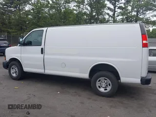 2022 Chevrolet Express Cargo z VIN 1GCWGAF72N1142965, wystawiony jako IAAI lot #42463029 z przebiegiem 49 782 mil mil oraz . Historia ofert i sprzedaży dostępna na DreamBid. Obrazek 14.