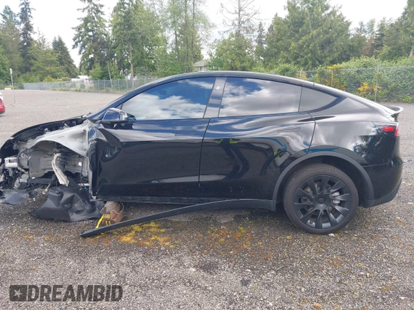 2023 Tesla Model Y Long Range z VIN 7SAYGDEE2PF885116, wystawiony jako IAAI lot #40091902 z przebiegiem 11 779 mil mil oraz . Historia ofert i sprzedaży dostępna na DreamBid. Obrazek 14.