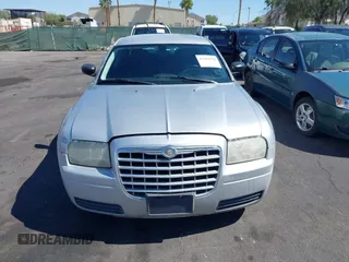 2009 Chrysler 300 LX z VIN 2C3KA43D89H612696, wystawiony jako IAAI lot #42349918 z przebiegiem 146 951 mil mil oraz . Historia ofert i sprzedaży dostępna na DreamBid. Obrazek 6.