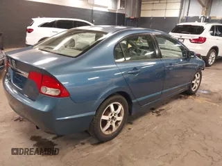 2009 Honda Civic LX z VIN 2HGFA16589H339048, wystawiony jako IAAI lot #42369275 z przebiegiem 131 844 mil mil oraz . Historia ofert i sprzedaży dostępna na DreamBid. Obrazek 4.